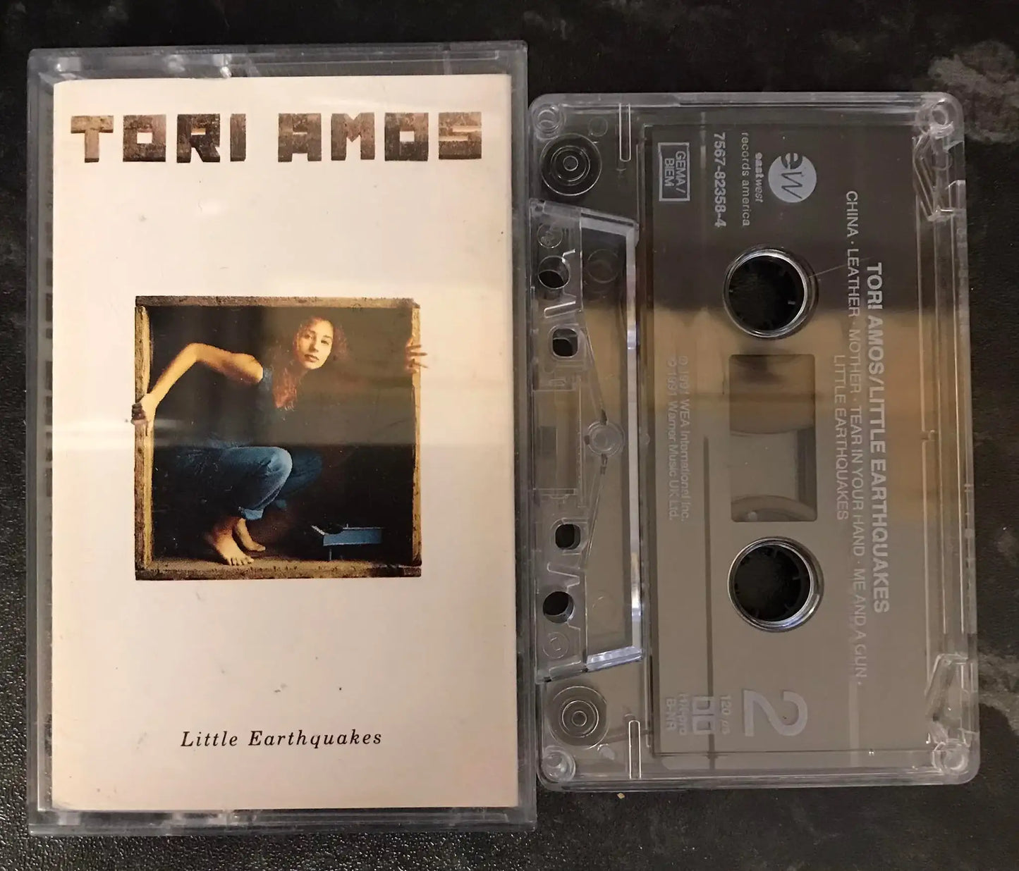 Tori Amos, Little Earthquakes Album, EAST WEST RECORDS, 7567-82358-4 Magretro
