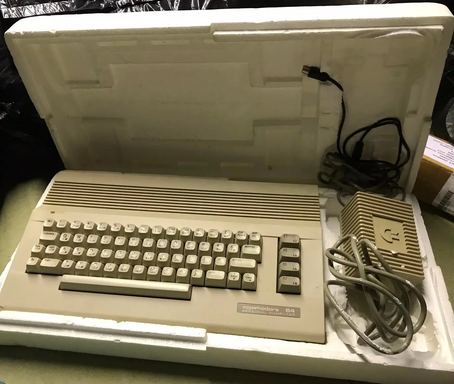 Vintage Commodore 64 C64 C MicroComputer UK PAL TESTED WORKING Magretro