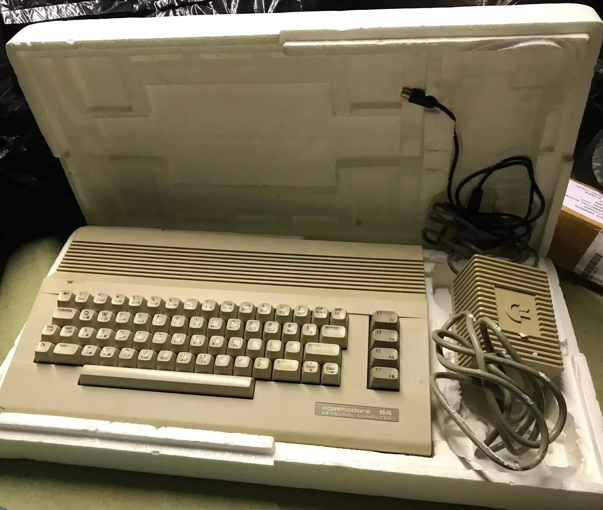 Vintage Commodore 64 C64 C MicroComputer UK PAL TESTED WORKING Magretro