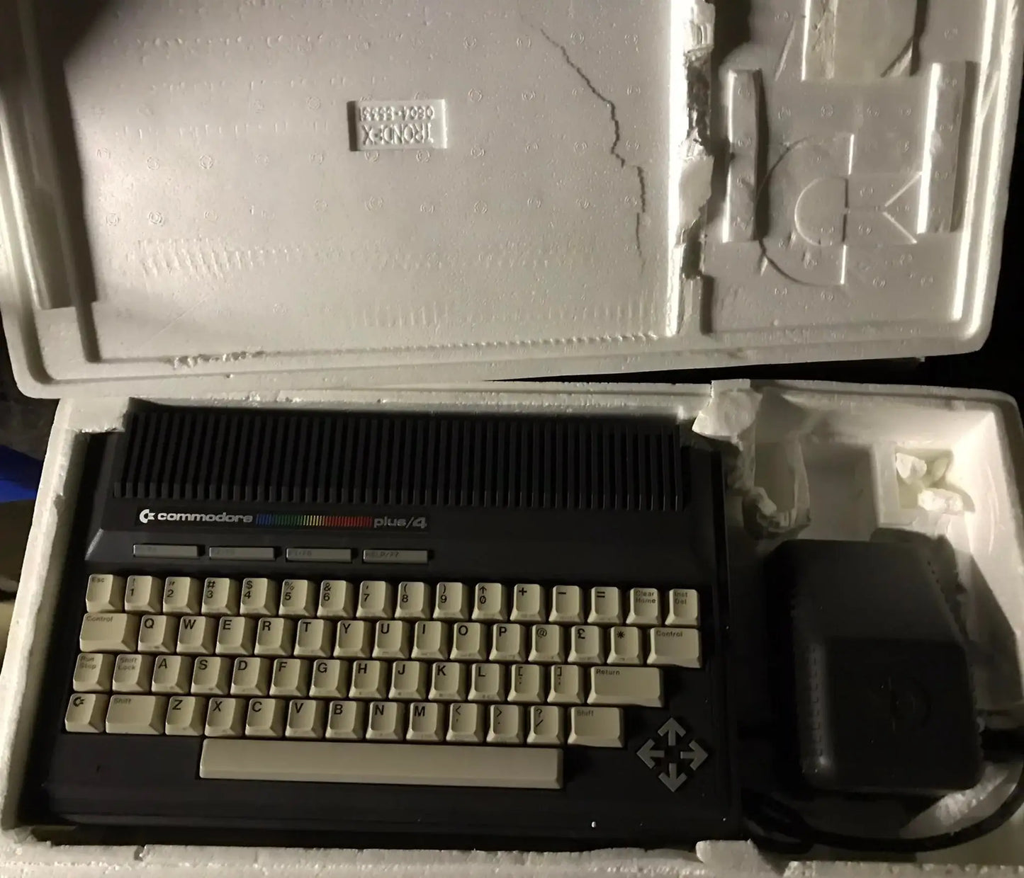 Vintage Commodore Plus/4 Computer Plus 4 UK PAL Magretro