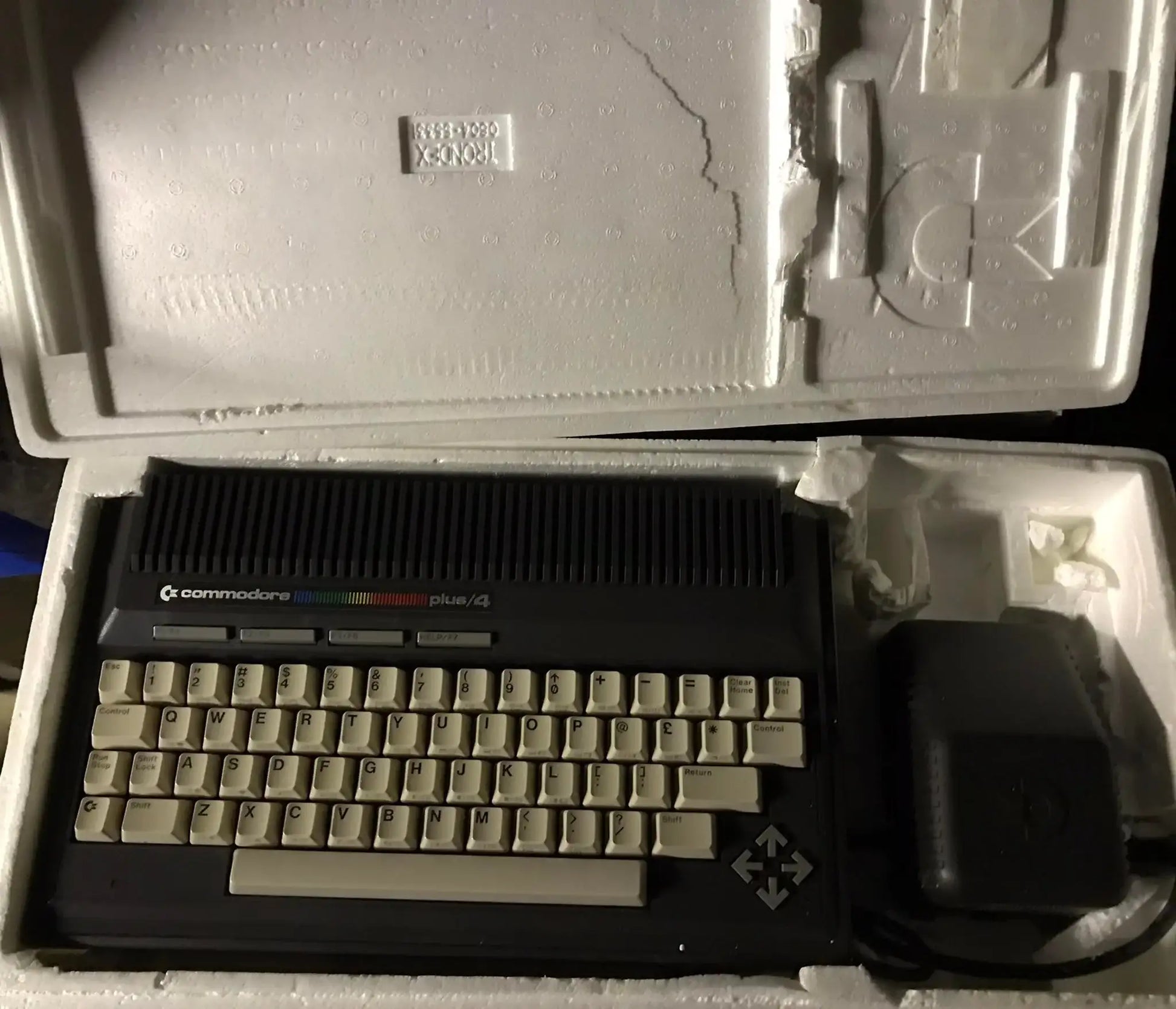 Vintage Commodore Plus/4 Computer Plus 4 UK PAL Magretro
