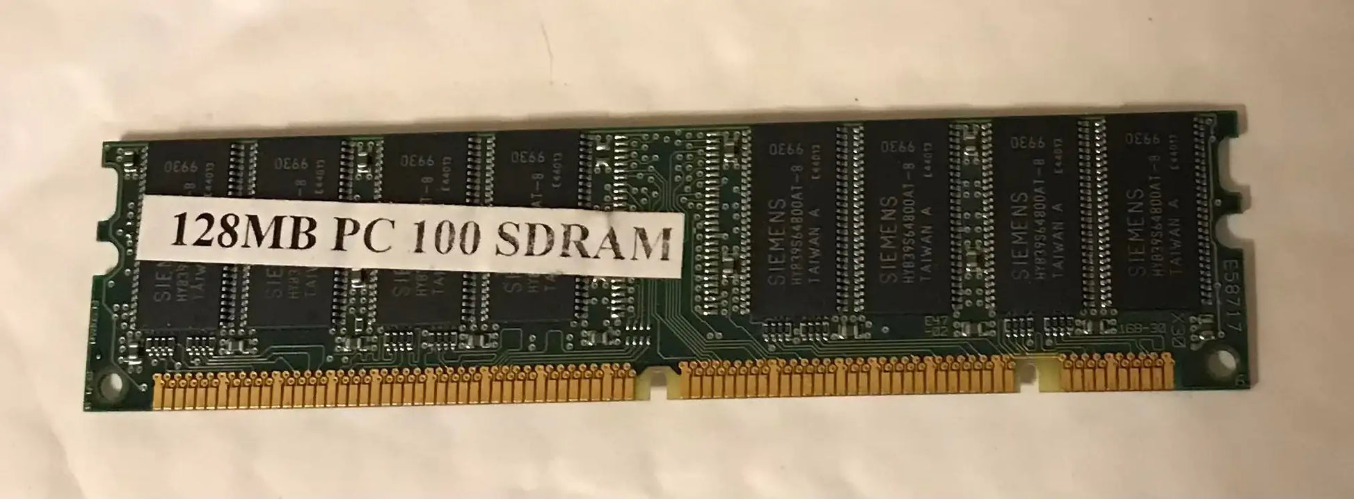 Siemens 128MB PC100 100MHZ CL2 ECC 168Pin SDRAM DIMM ( HYS64V16220GU-8 ) Magretro